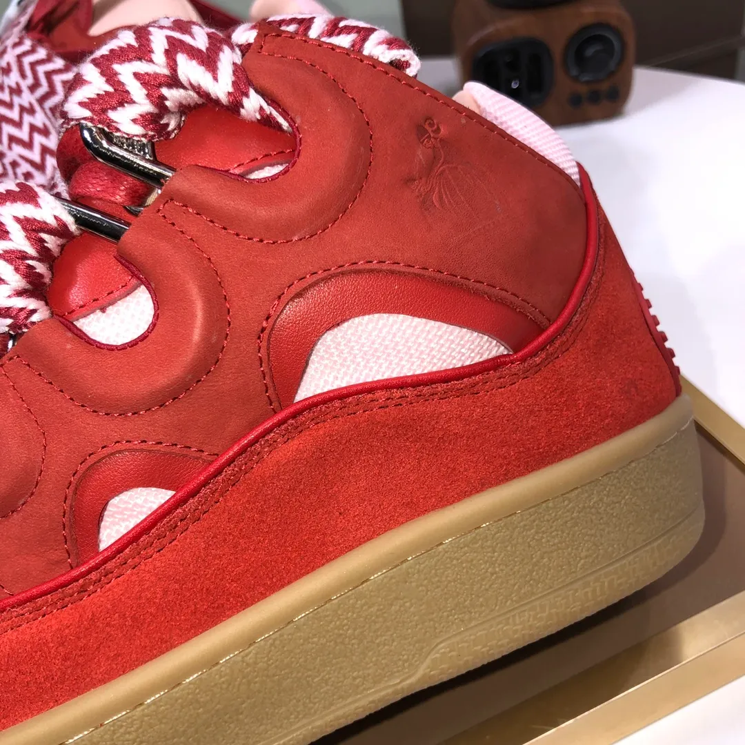 Men's men's shoes💰820💰[LANVIN] The latest lace-up fashionable casual couple sneakers, high-quality CLAY couple series‼ ️ The latest trendy products of the season 🌈Many bloggers have planted grass and purchased the original open-mold customization. The upper and outsole are sewn with mark threads without edge sealing. A variety of material splicing combination design. Very versatile for fashionable and casual wear. Comfortable on the feet. Self-recommended. Upper cowhide + cow suede + breathable mesh lining. Foot-padding cowhide. Exclusive original open-mold clear logo rubber outsole ⚠️Couple standard size 36-40 for women and 38-44 for men.